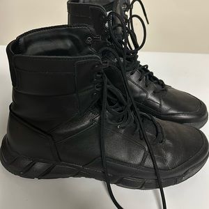 Used Oakley leather coyote boot, color black in US size 11.